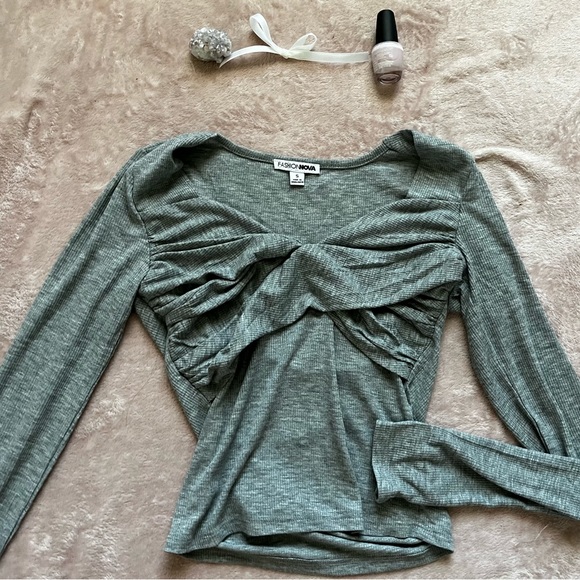 Long sleeve gray top🩶 - Picture 1 of 3